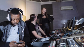 PrivateBlack - Stacy Cruz élvezi a óriási rúdat