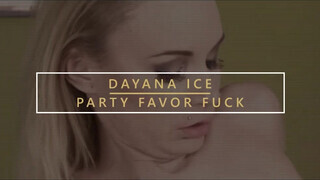Dayana Ice lyuka megkúrelva
