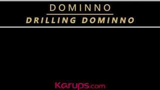 Karups - Dominno a gigászi tőgyes milf
