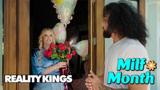 REALITY KINGS - Jenna Starr a hatalmas popós anyuci