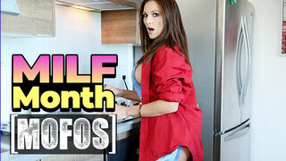 MOFOS - Mandy Flores popója megdöngetve