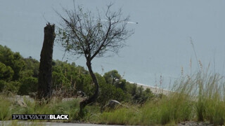 PrivateBlack - Carolina Savage segg lyukba kurelva a billiárd asztalon