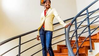 Néger amatőr casting forgatás irodai fotózásra keményen megbassza a gigantikus faszú producer