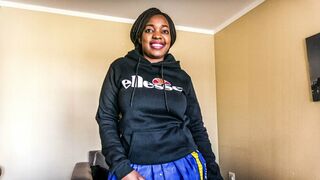 Afrikai fősulis maca munkát keres a tanulmányaihoz