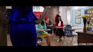 Angela White és Georgia Jones megbüntetik a kurva zsenge diákokat