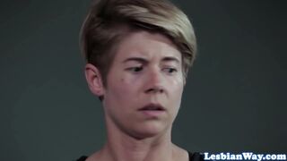 Forró lezbi csoportszex vörös tinivel és milf-fel