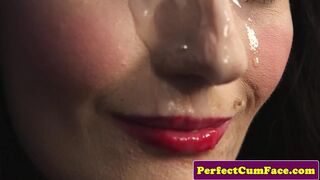 Fullos csipkés szépség gigászi adag arcon