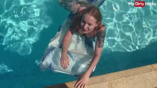 Emma wolf a tüzes bige aki a medencében kupakol vadul