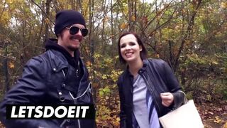 Hatalmas tőgyes néger hajú német csajszi felvétel a méretes kombiban vad baszásra