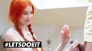 Gisha Forza gigantikus didkós vörös bombe egy fánkot érő erőszakos dugásért