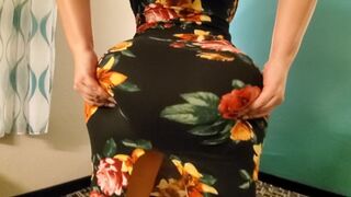Crystal Lust óriási fenekű milf-et megdúgják egy szextől füstölgő hotelszobában