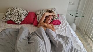Csábos krapek megbassza a haver feleségét, miután az lelépett, és pov videót készít neki
